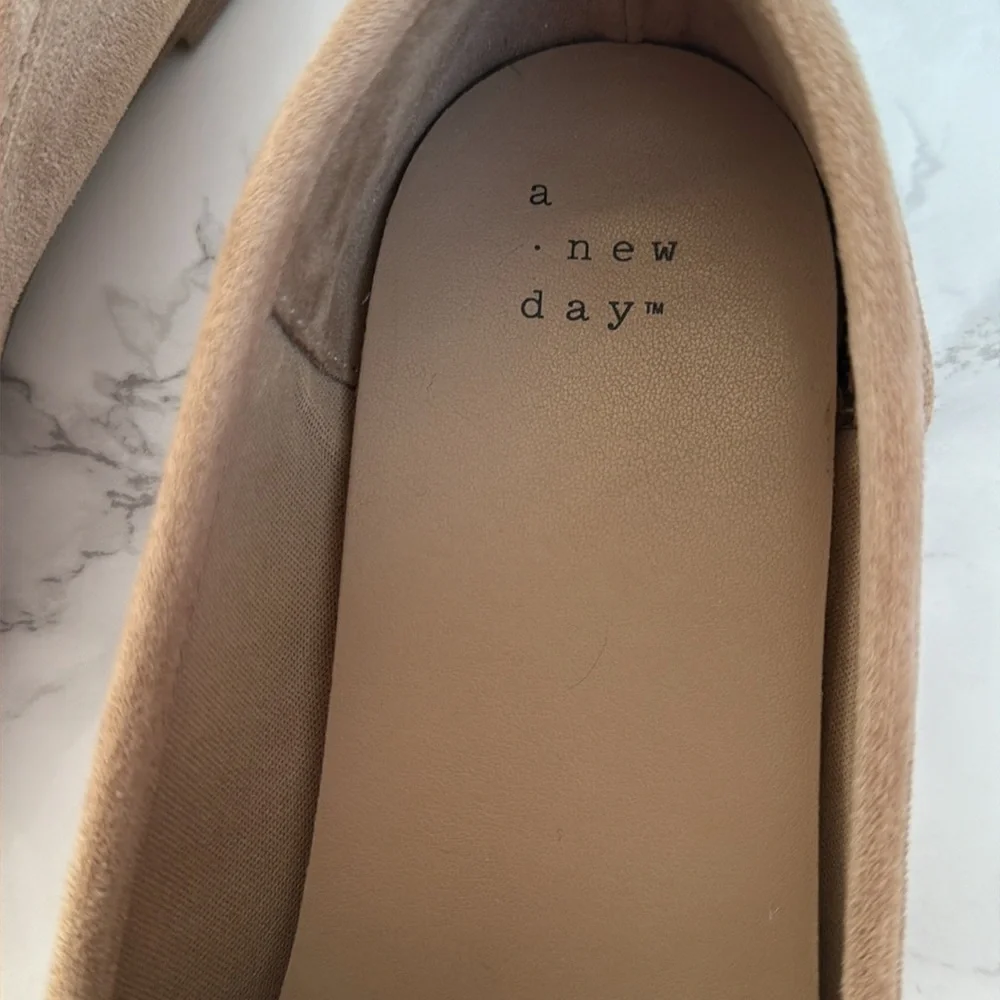 Loafer - Picture 2 of 6